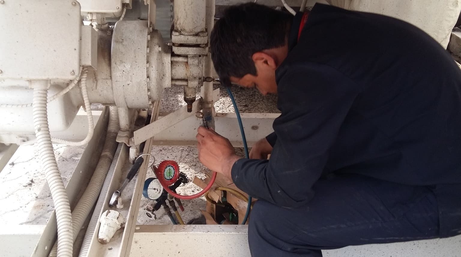 Hospital rooftop VRF system installation